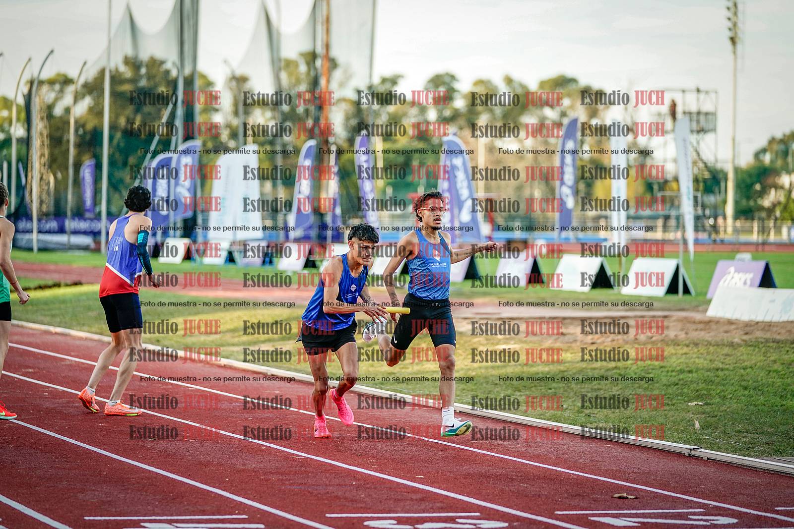Fotos de las postas 4x400 m de varones