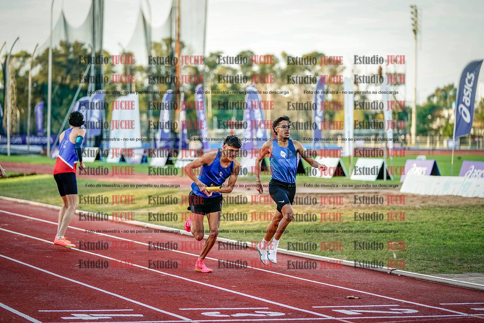 Fotos de las postas 4x400 m de varones