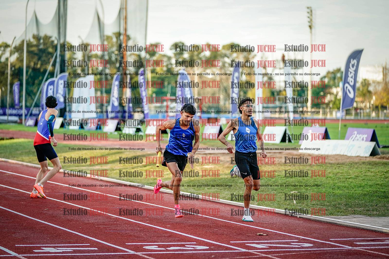 Fotos de las postas 4x400 m de varones