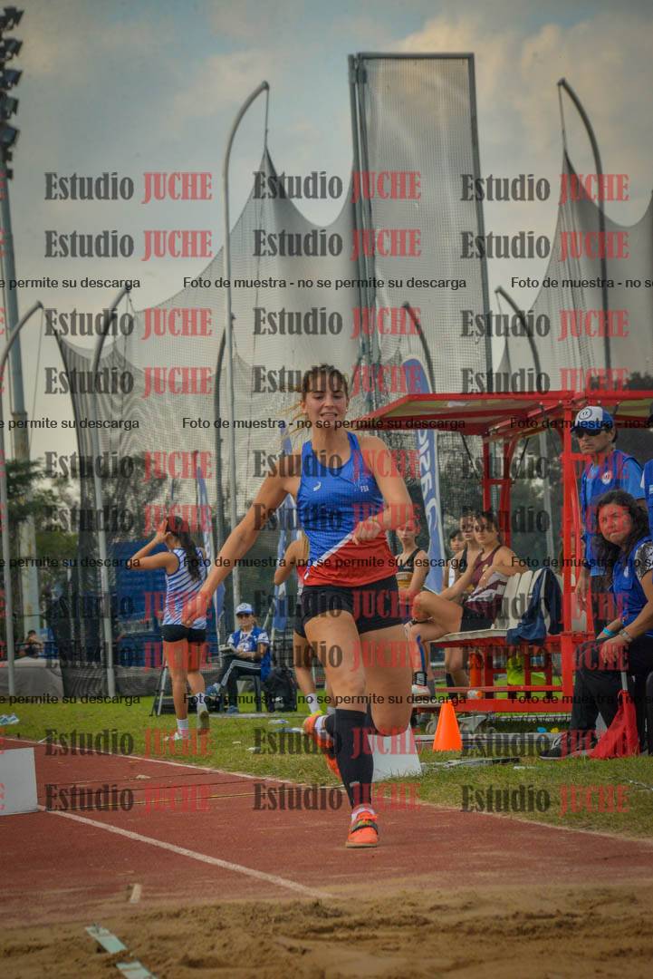 Fotos del salto en largo de mujeres