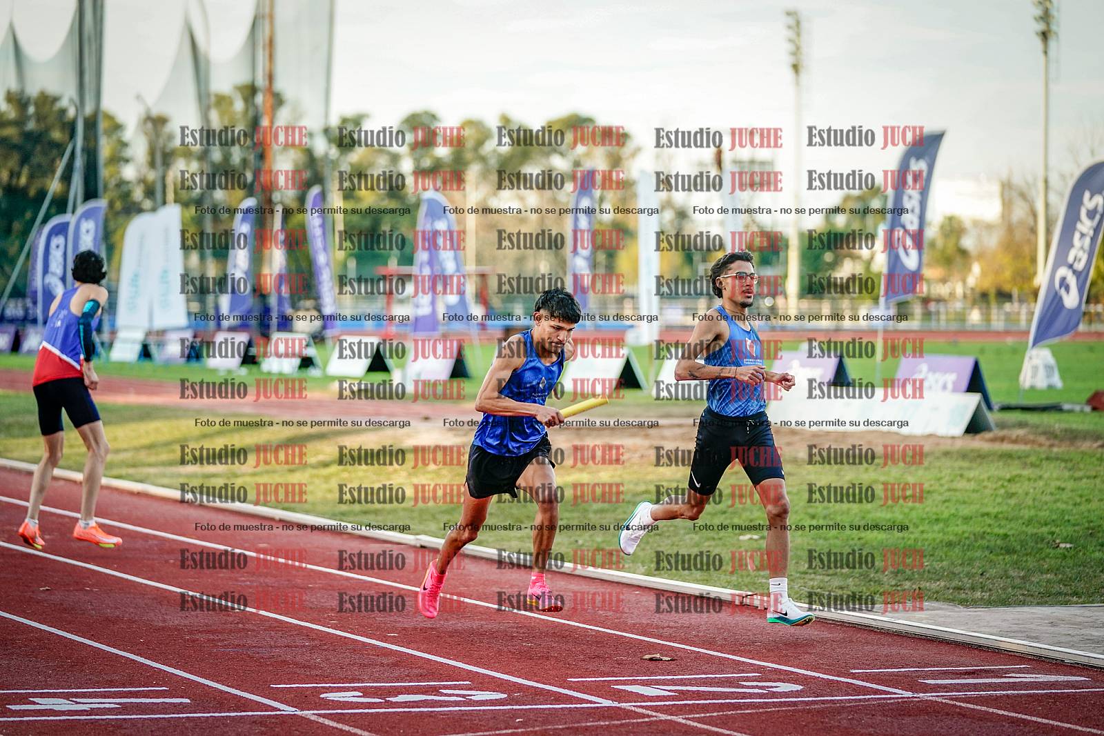 Fotos de las postas 4x400 m de varones