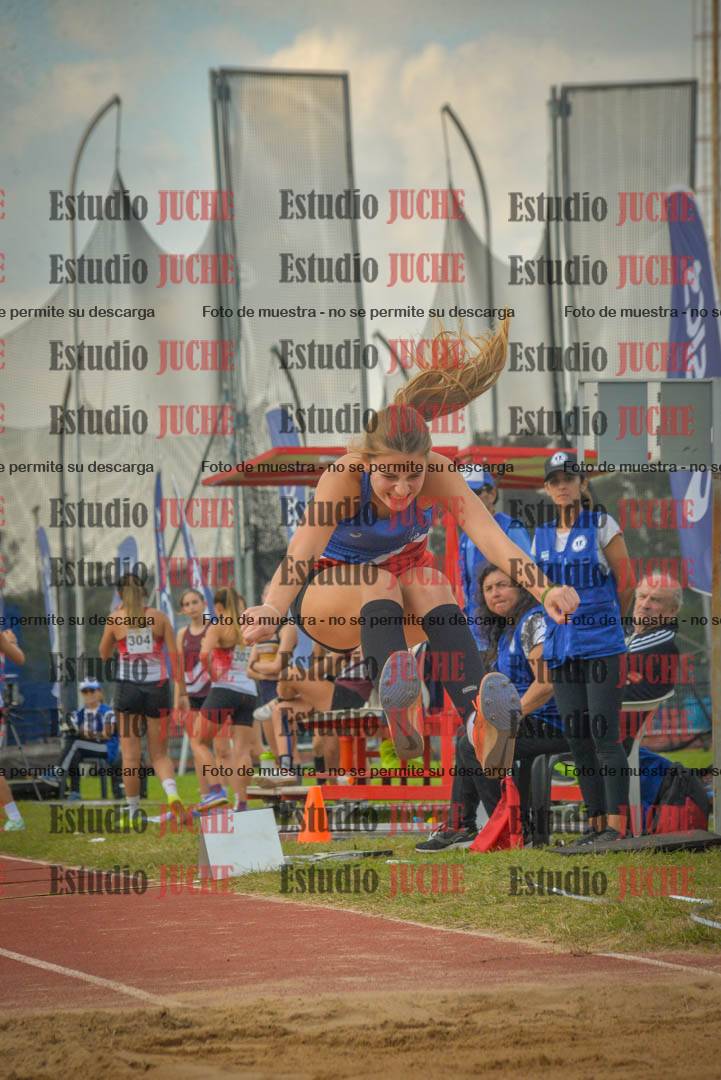 Fotos del salto en largo de mujeres