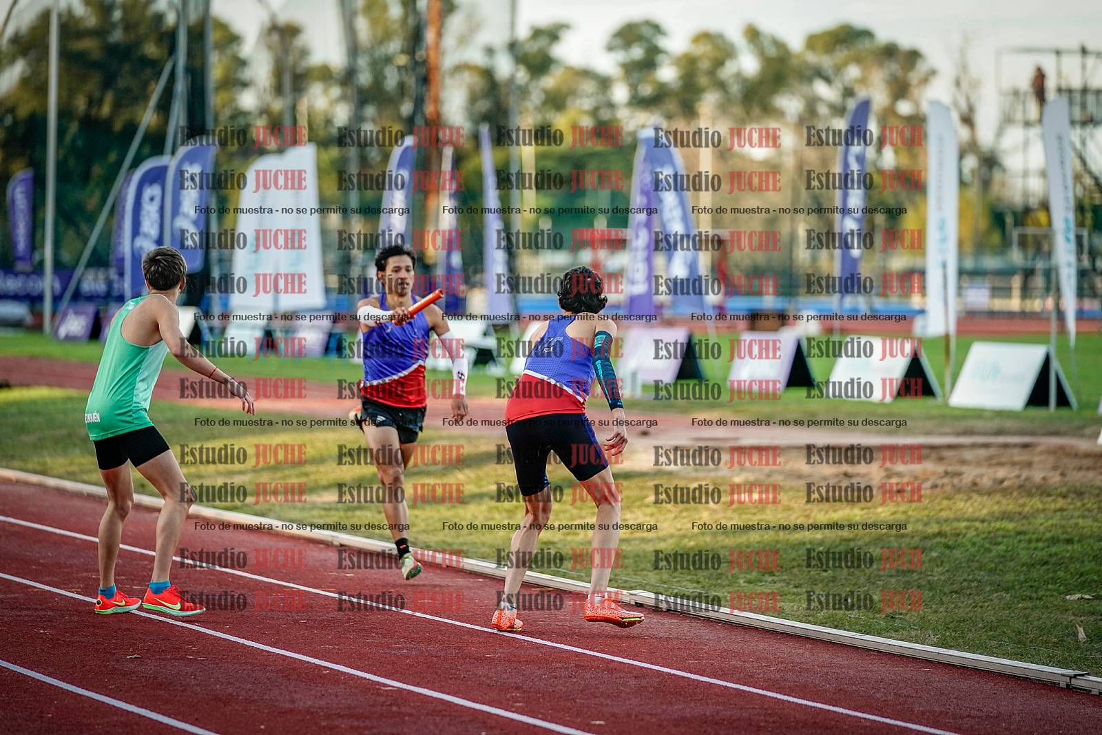Fotos de las postas 4x400 m de varones