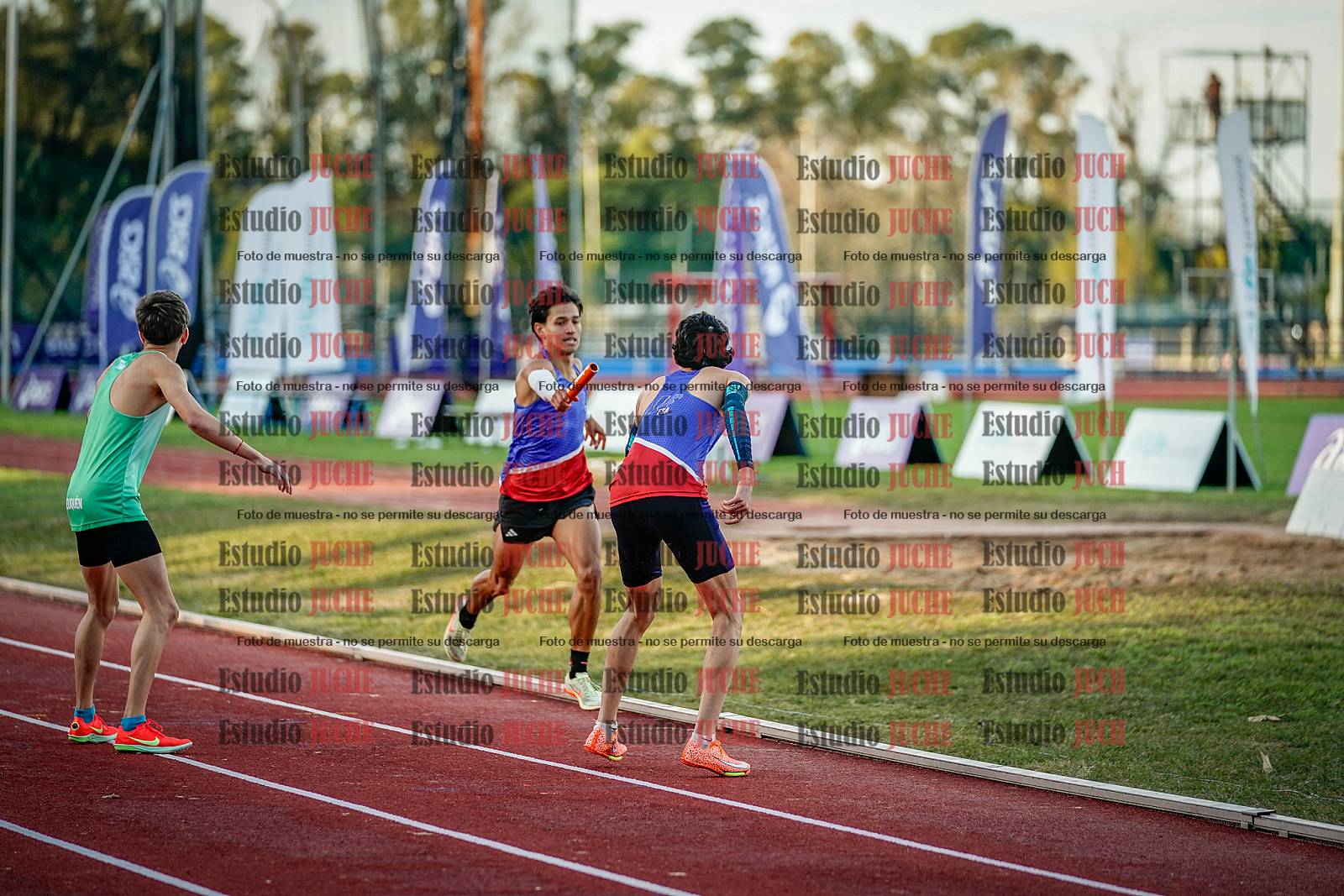 Fotos de las postas 4x400 m de varones