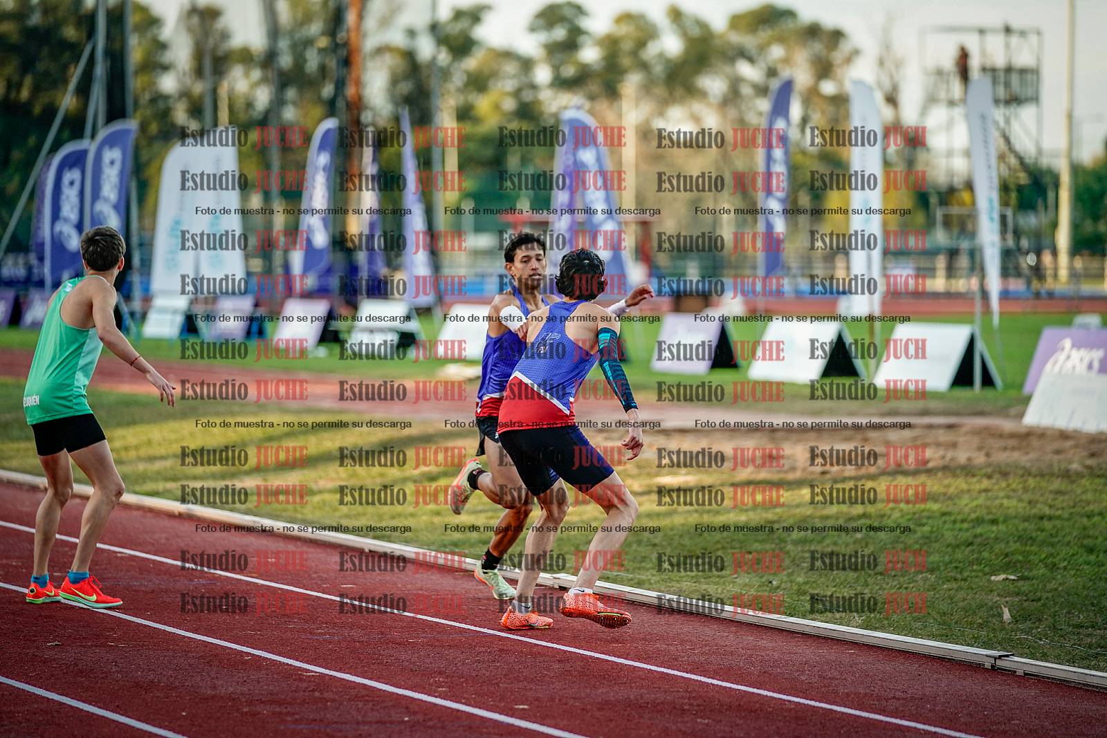 Fotos de las postas 4x400 m de varones