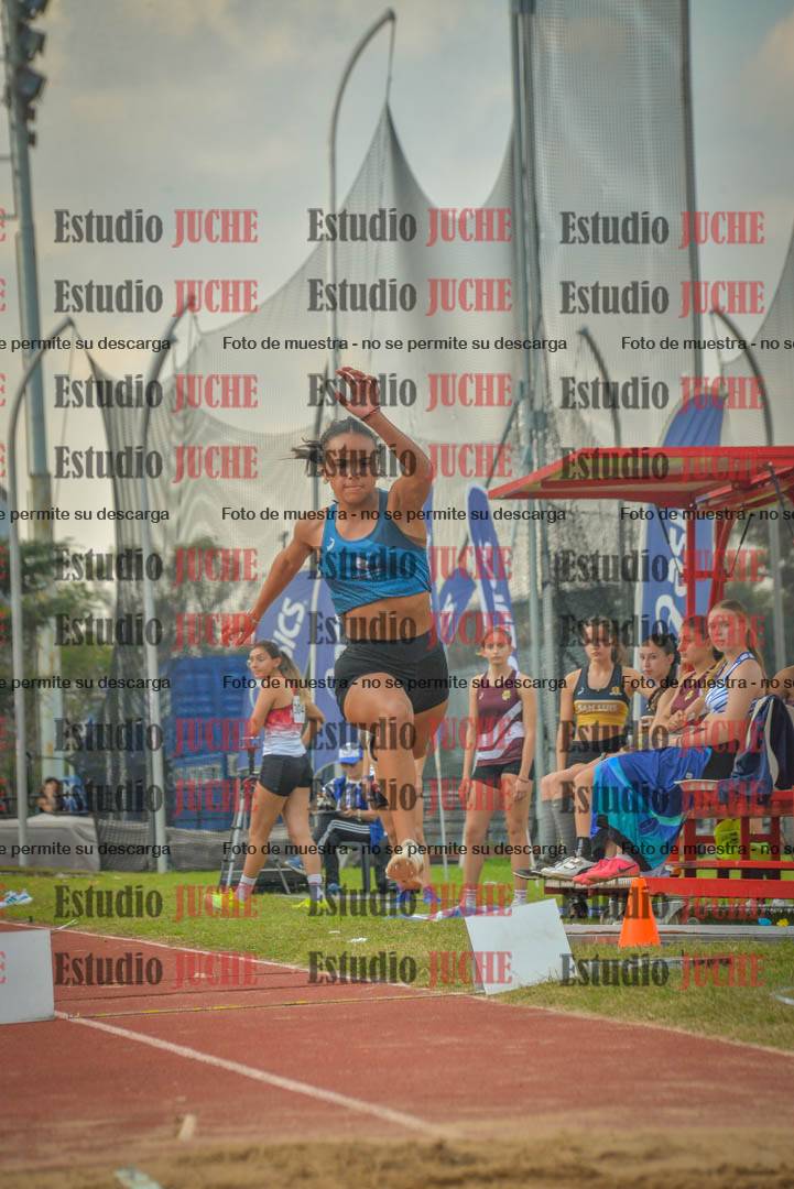 Fotos del salto en largo de mujeres