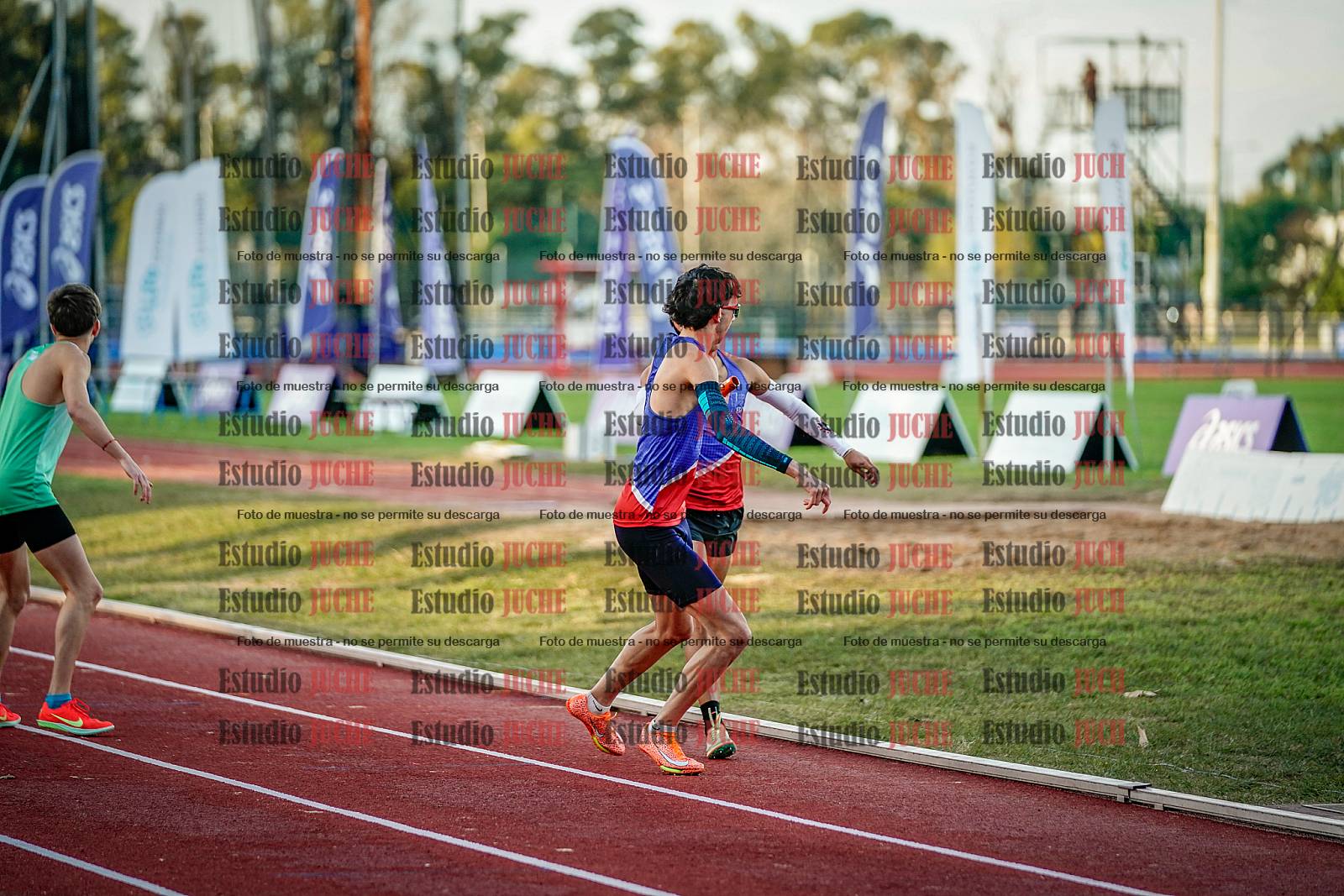 Fotos de las postas 4x400 m de varones