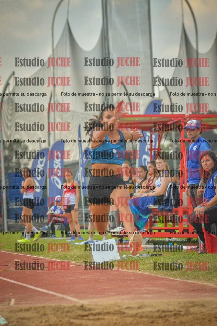 Fotos del salto en largo de mujeres