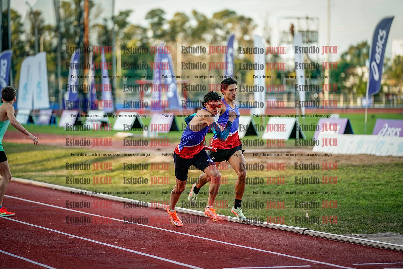 Fotos de las postas 4x400 m de varones
