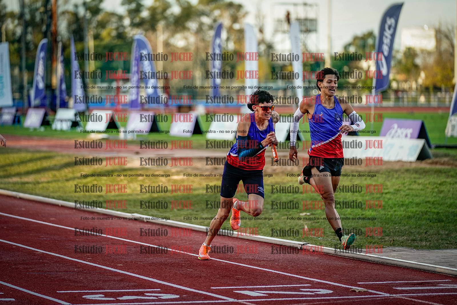 Fotos de las postas 4x400 m de varones