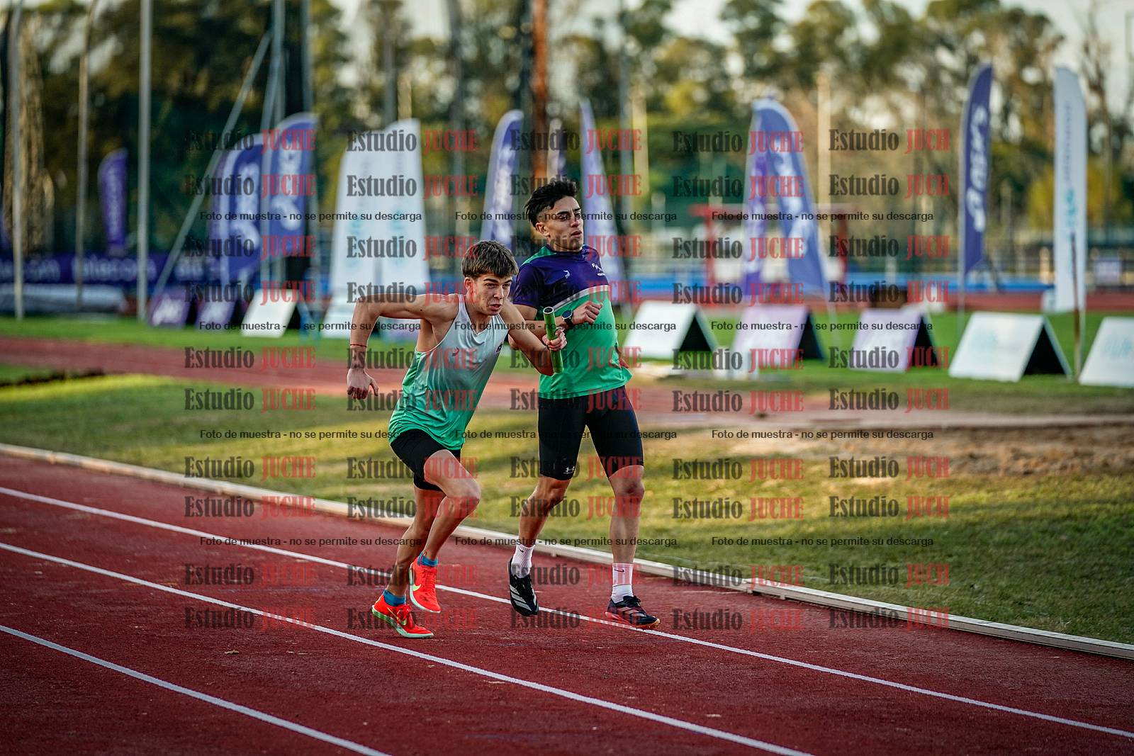 Fotos de las postas 4x400 m de varones