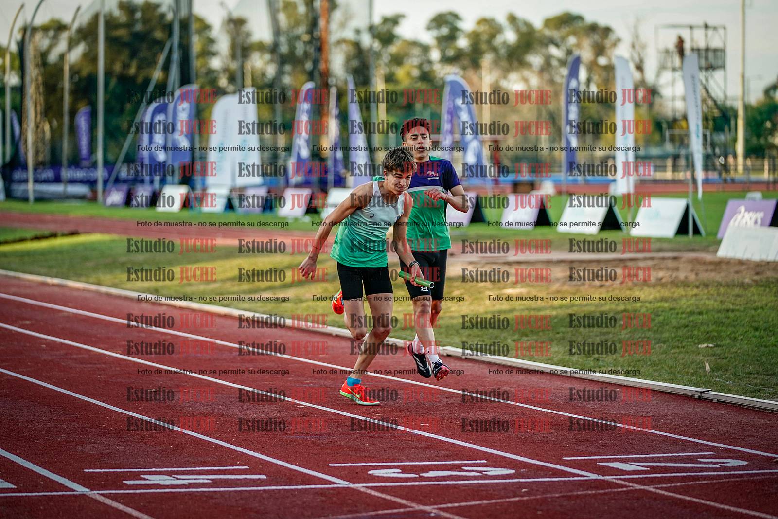 Fotos de las postas 4x400 m de varones
