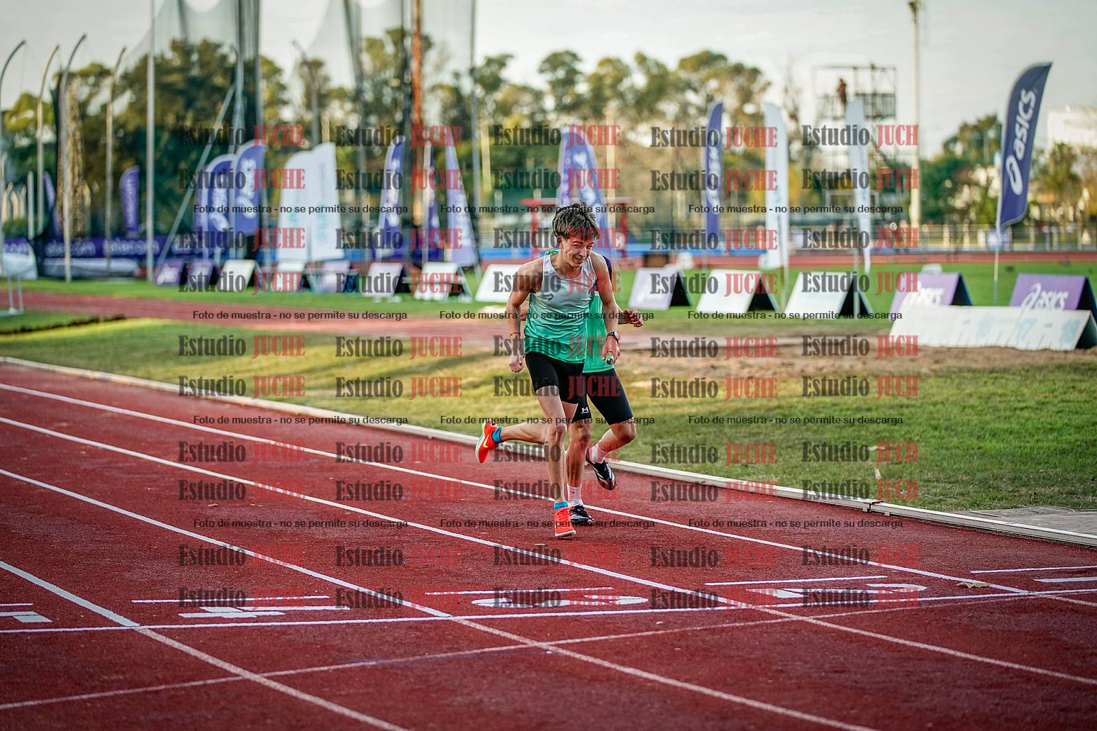 Fotos de las postas 4x400 m de varones