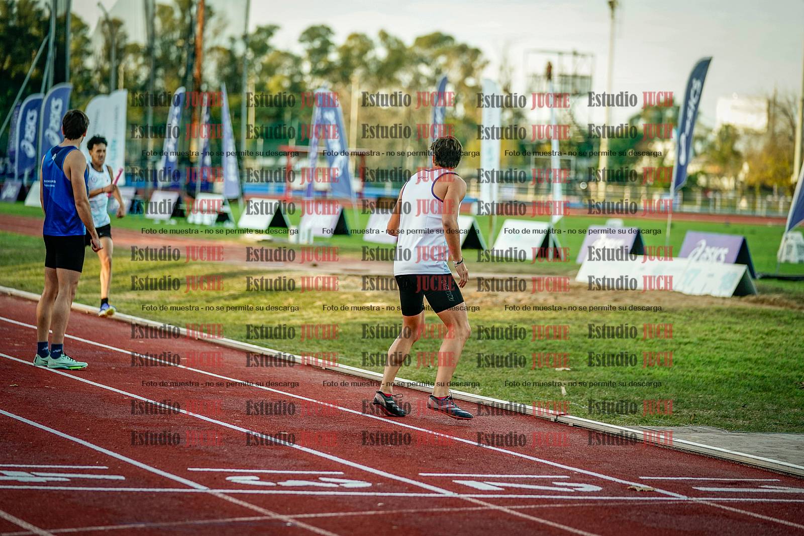 Fotos de las postas 4x400 m de varones