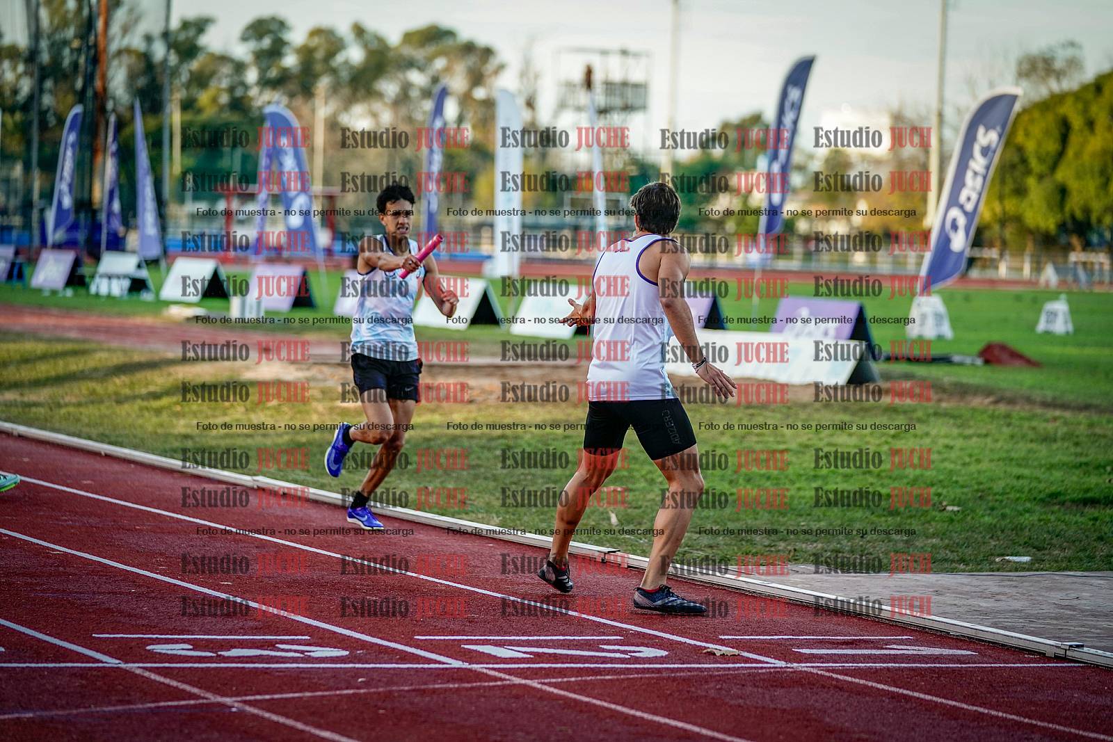 Fotos de las postas 4x400 m de varones