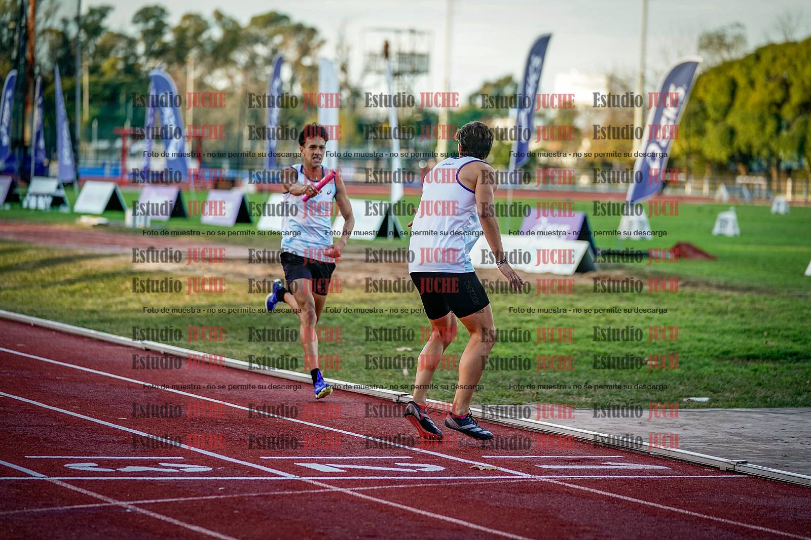 Fotos de las postas 4x400 m de varones