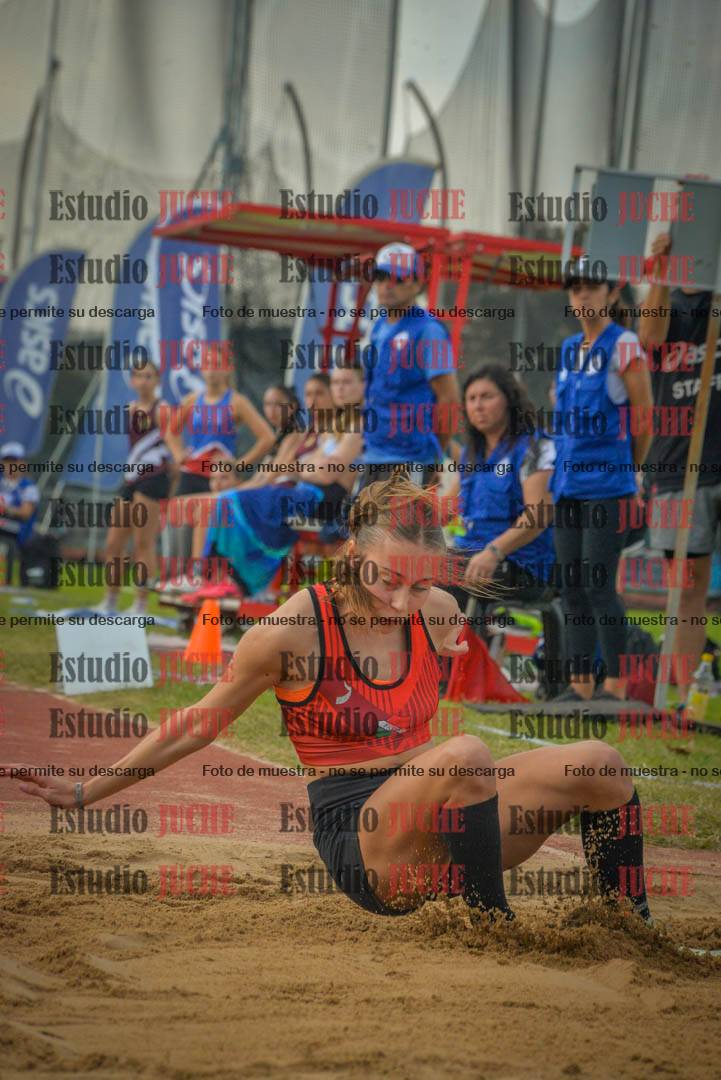 Fotos del salto en largo de mujeres