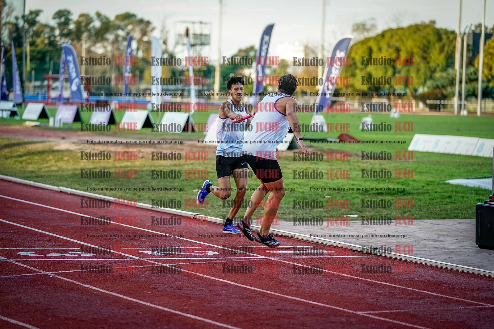 Fotos de las postas 4x400 m de varones