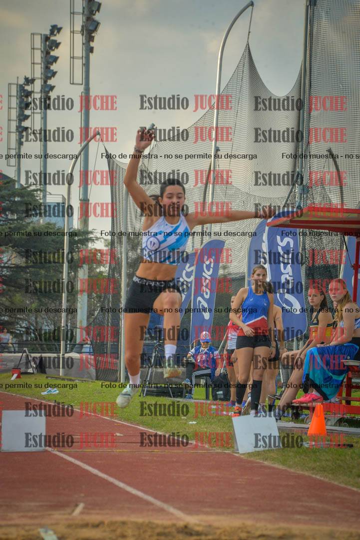 Fotos del salto en largo de mujeres