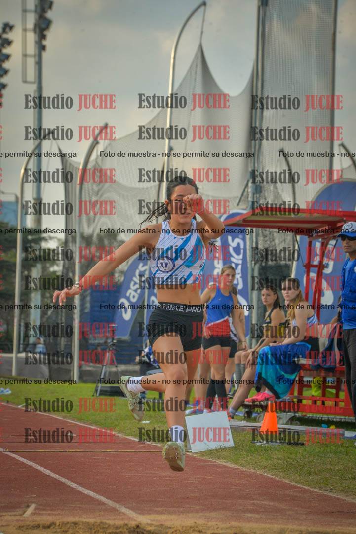 Fotos del salto en largo de mujeres