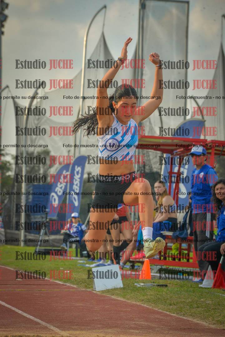 Fotos del salto en largo de mujeres