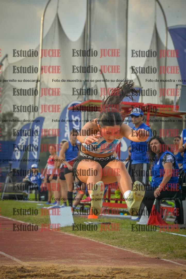 Fotos del salto en largo de mujeres