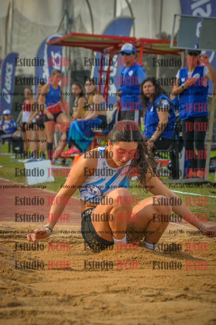 Fotos del salto en largo de mujeres