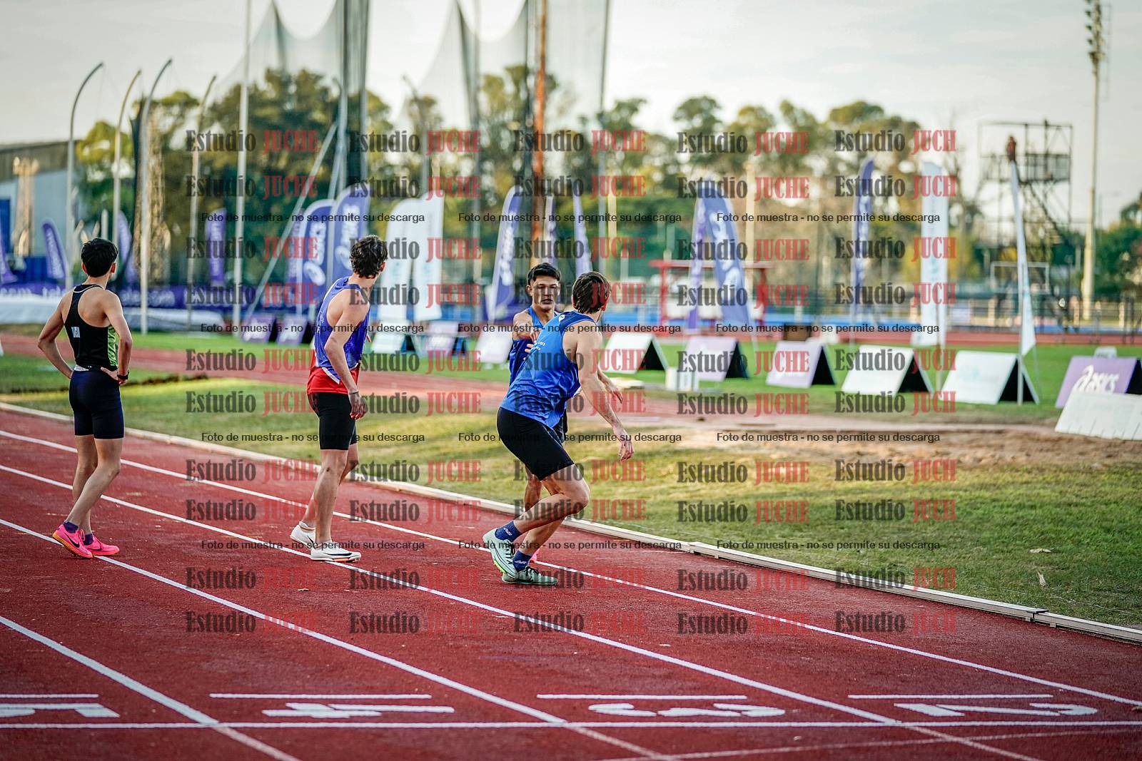 Fotos de las postas 4x400 m de varones