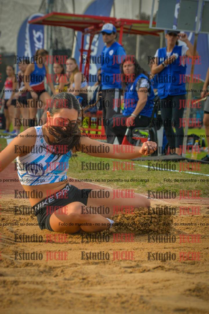 Fotos del salto en largo de mujeres