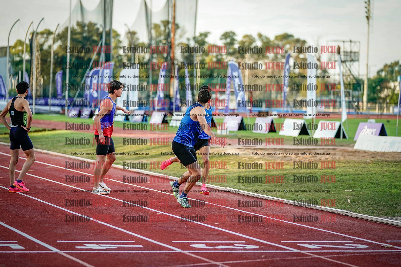 Fotos de las postas 4x400 m de varones
