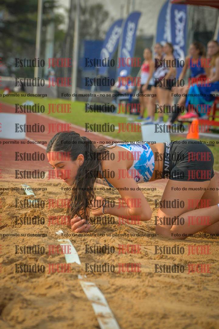 Fotos del salto en largo de mujeres