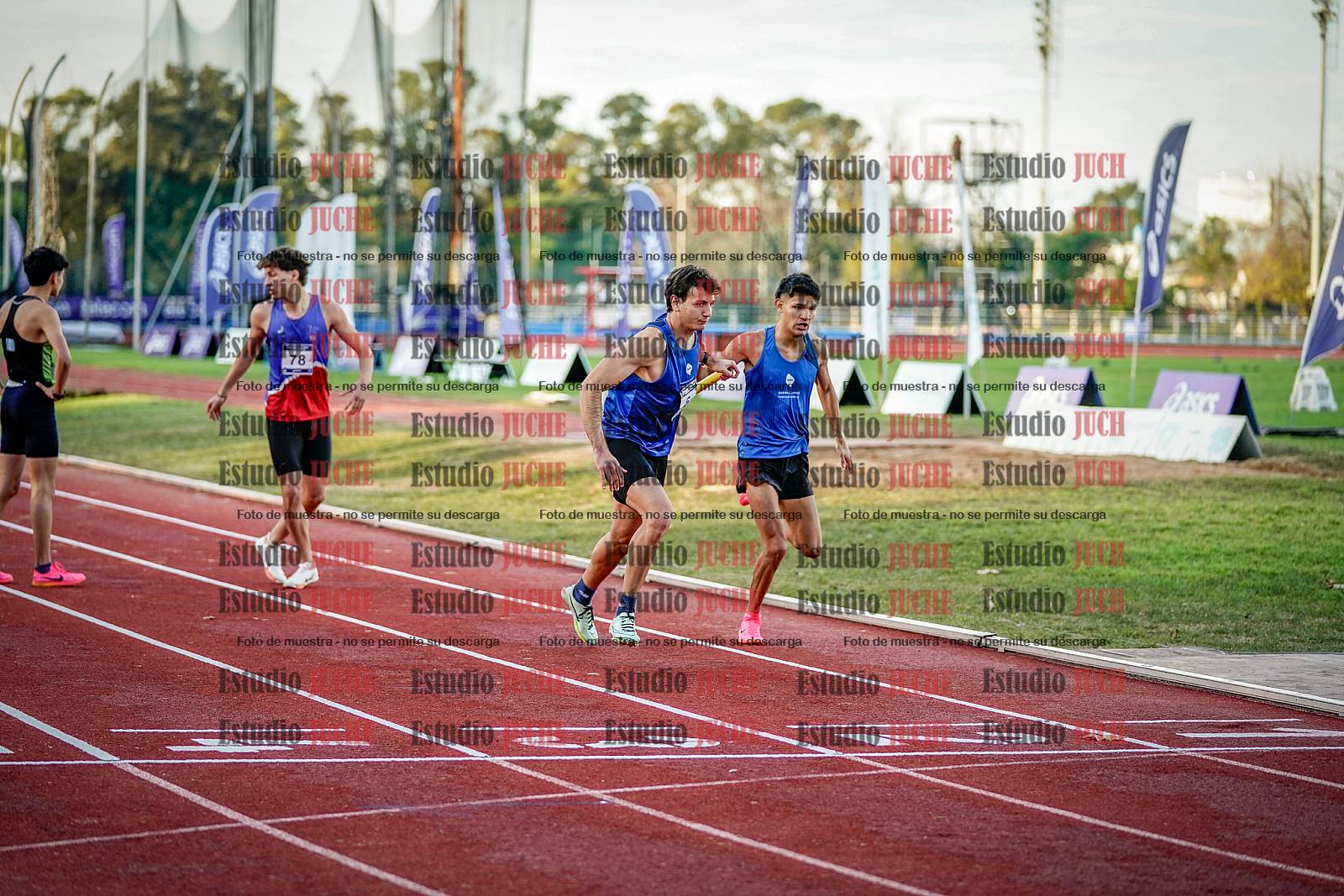 Fotos de las postas 4x400 m de varones