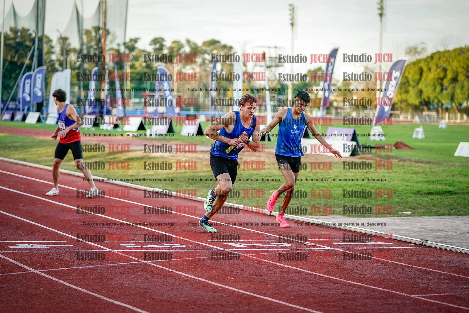 Fotos de las postas 4x400 m de varones