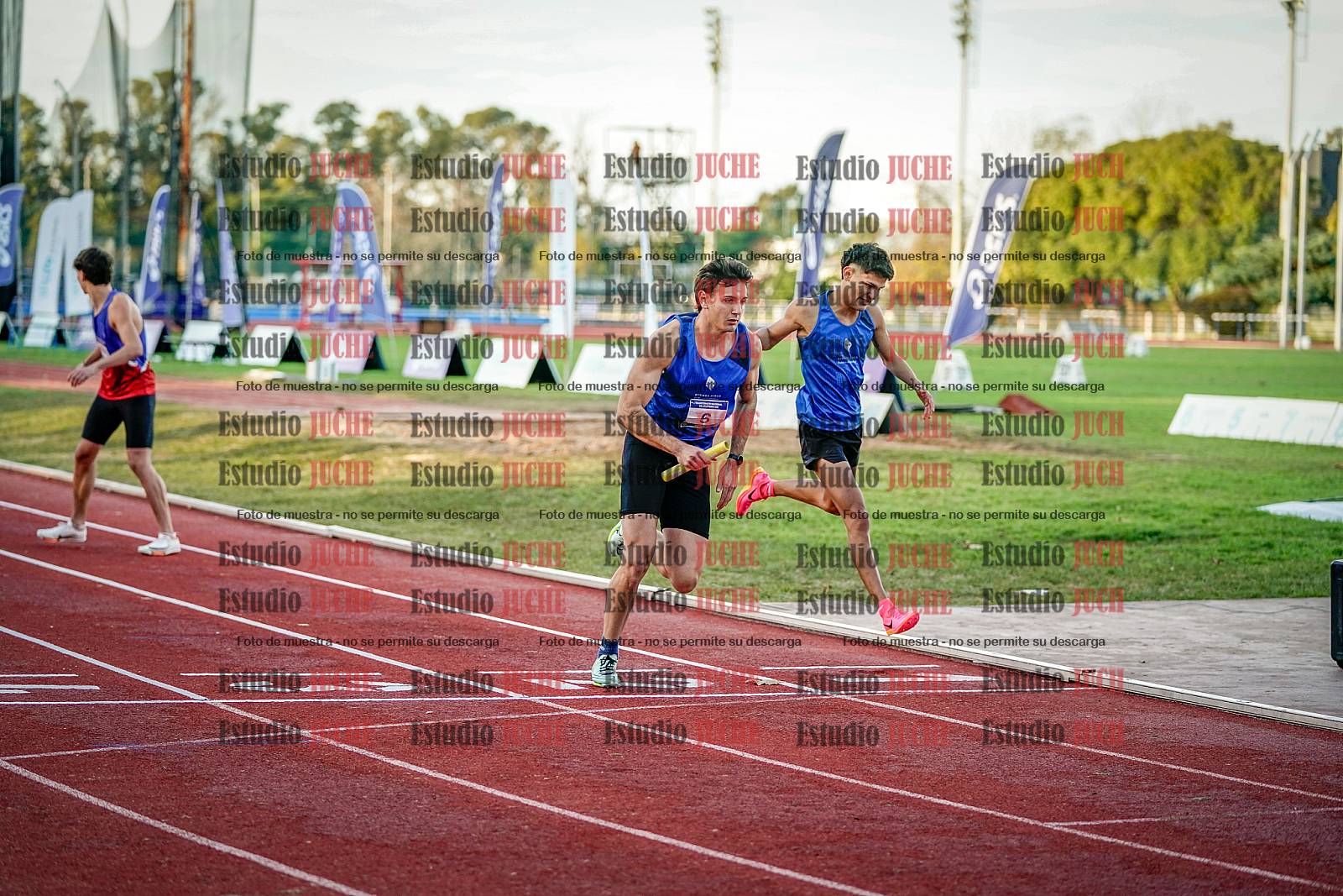 Fotos de las postas 4x400 m de varones