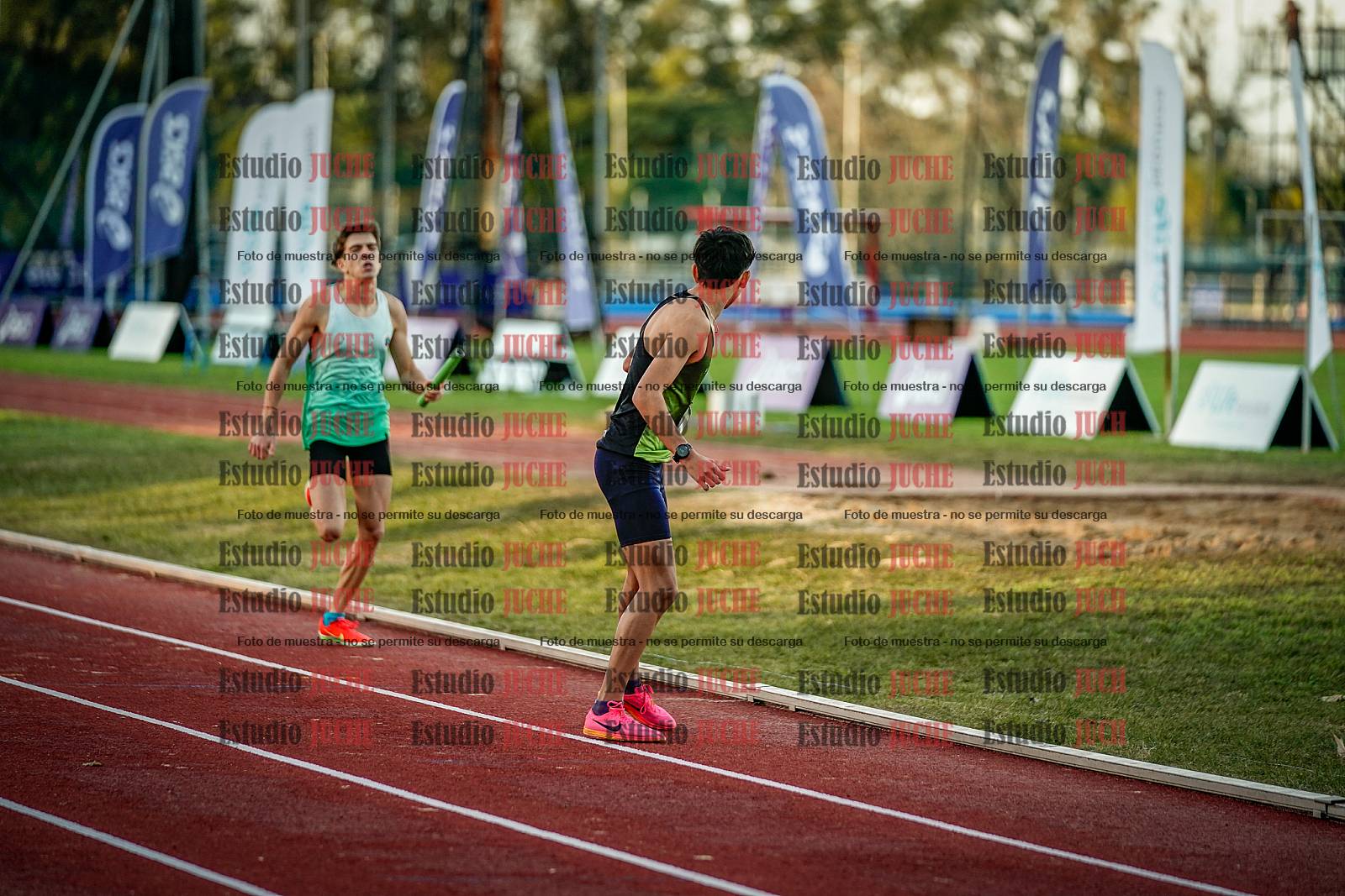 Fotos de las postas 4x400 m de varones