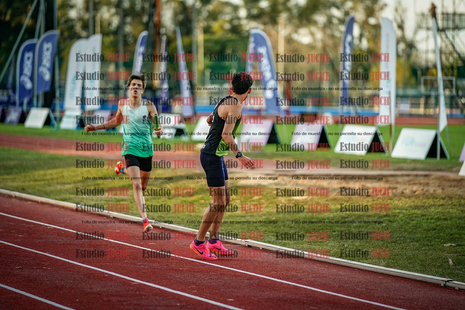 Fotos de las postas 4x400 m de varones