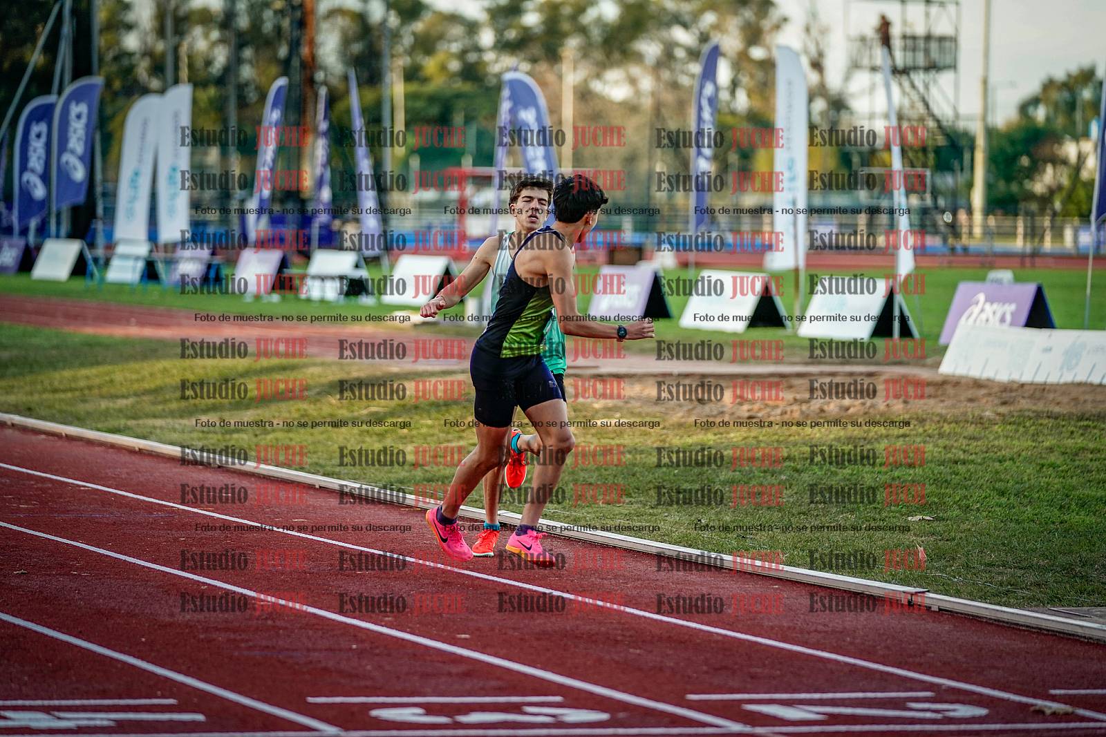 Fotos de las postas 4x400 m de varones