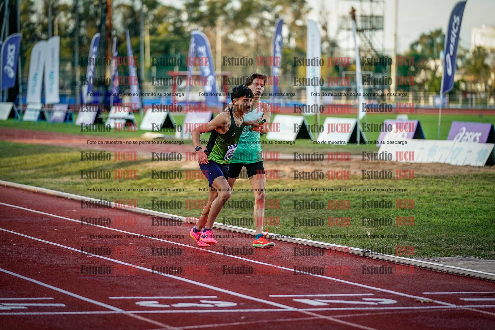 Fotos de las postas 4x400 m de varones