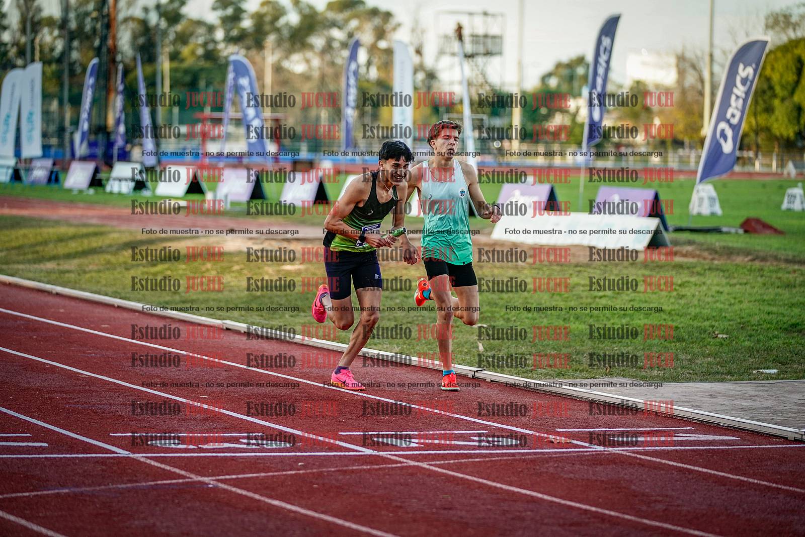 Fotos de las postas 4x400 m de varones
