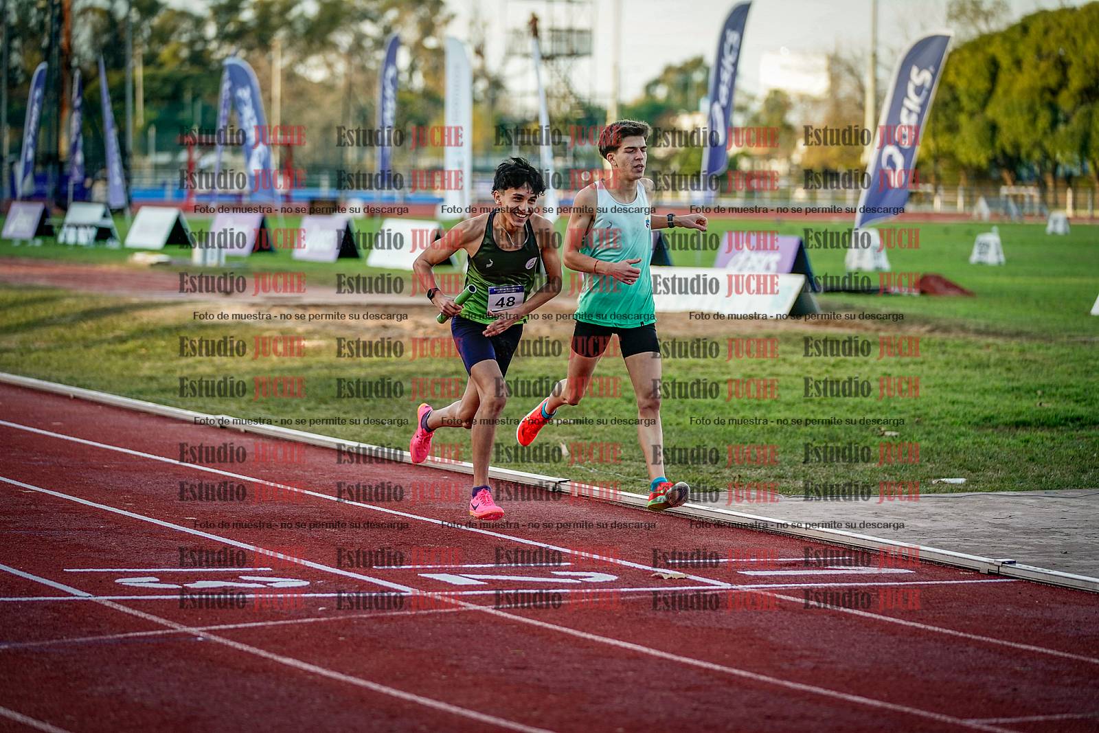 Fotos de las postas 4x400 m de varones
