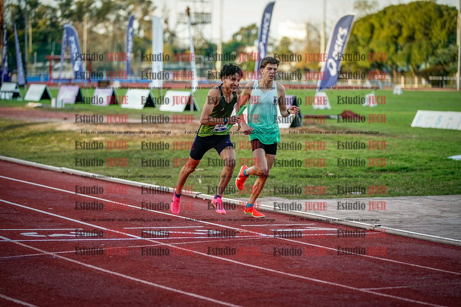 Fotos de las postas 4x400 m de varones