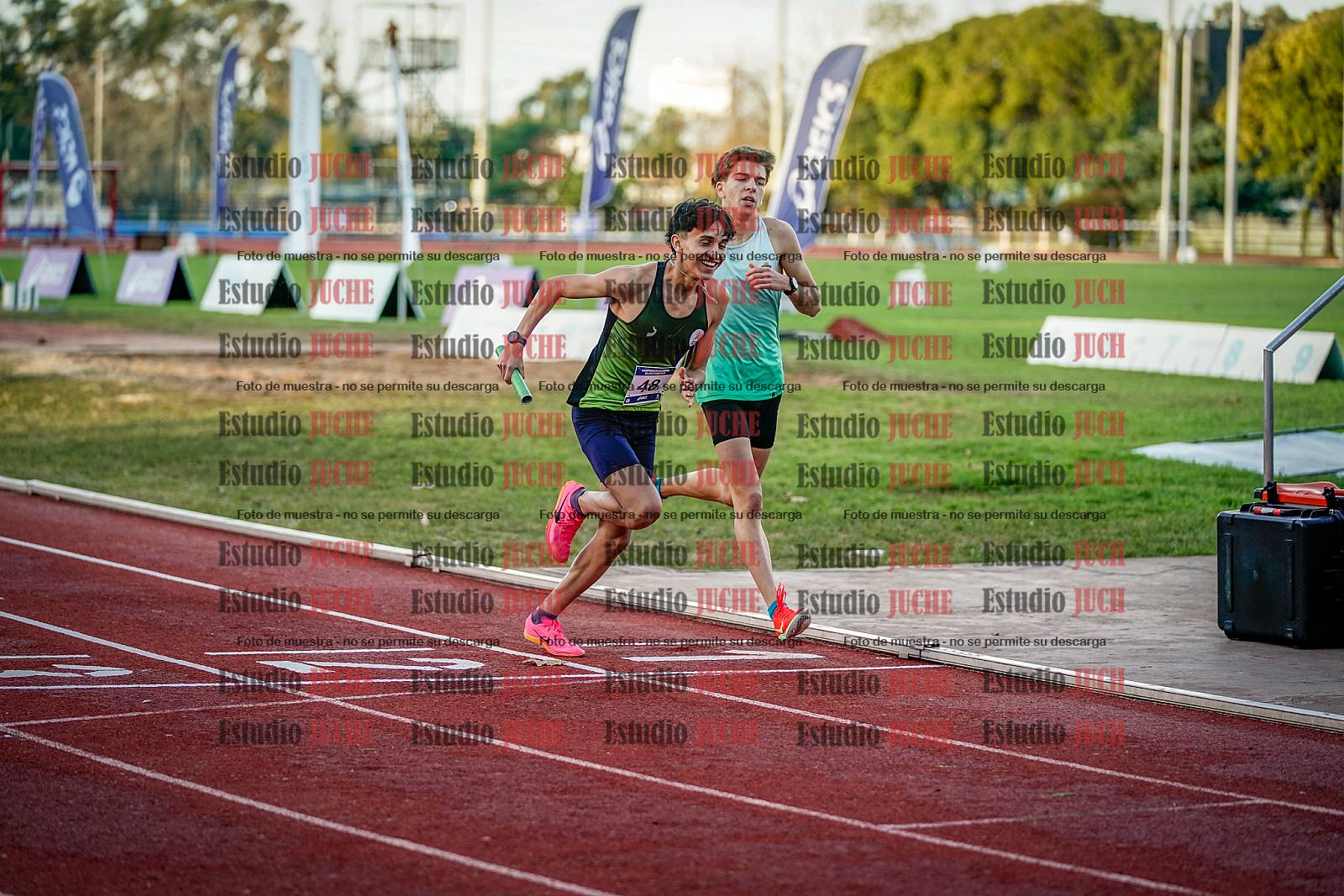 Fotos de las postas 4x400 m de varones
