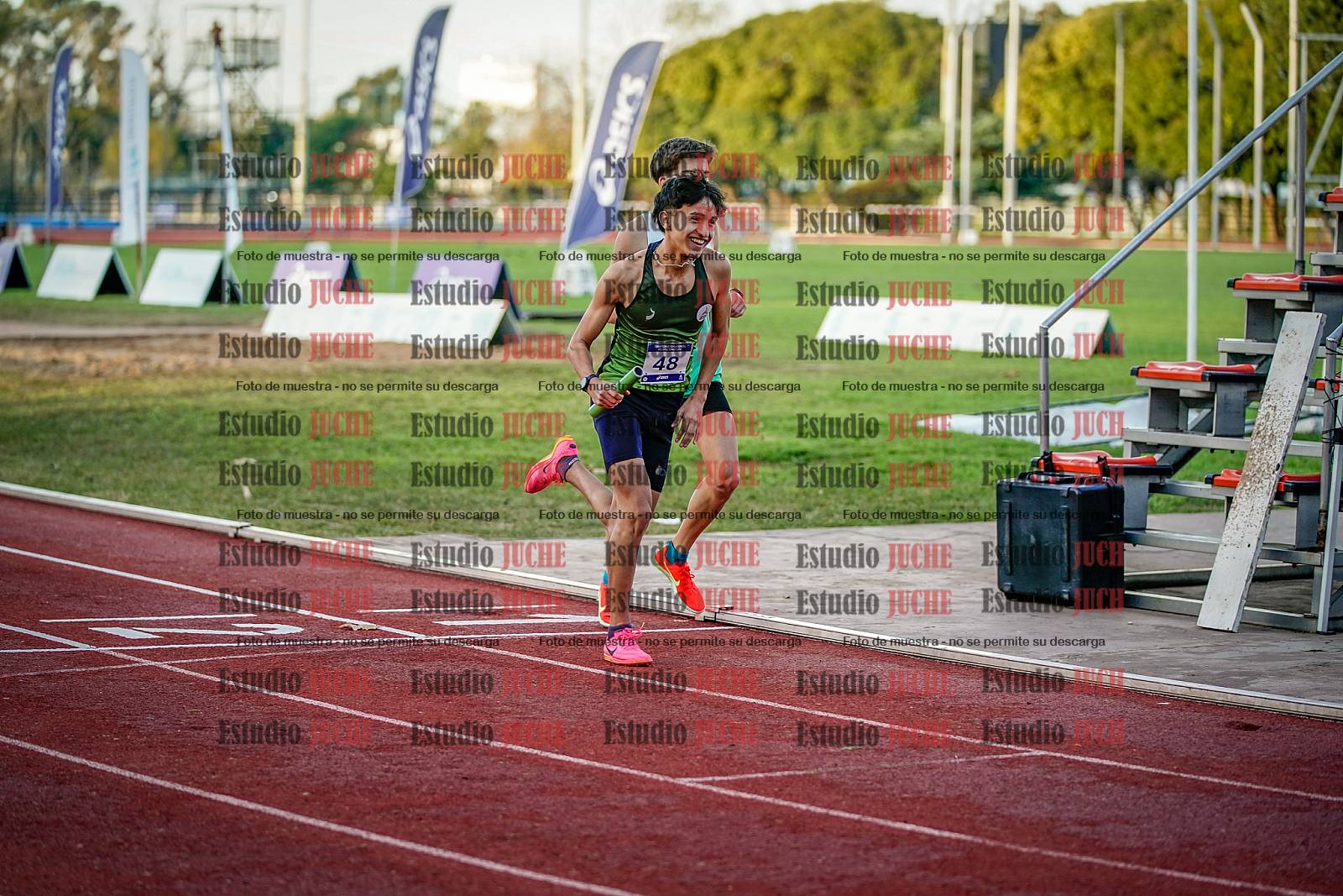 Fotos de las postas 4x400 m de varones