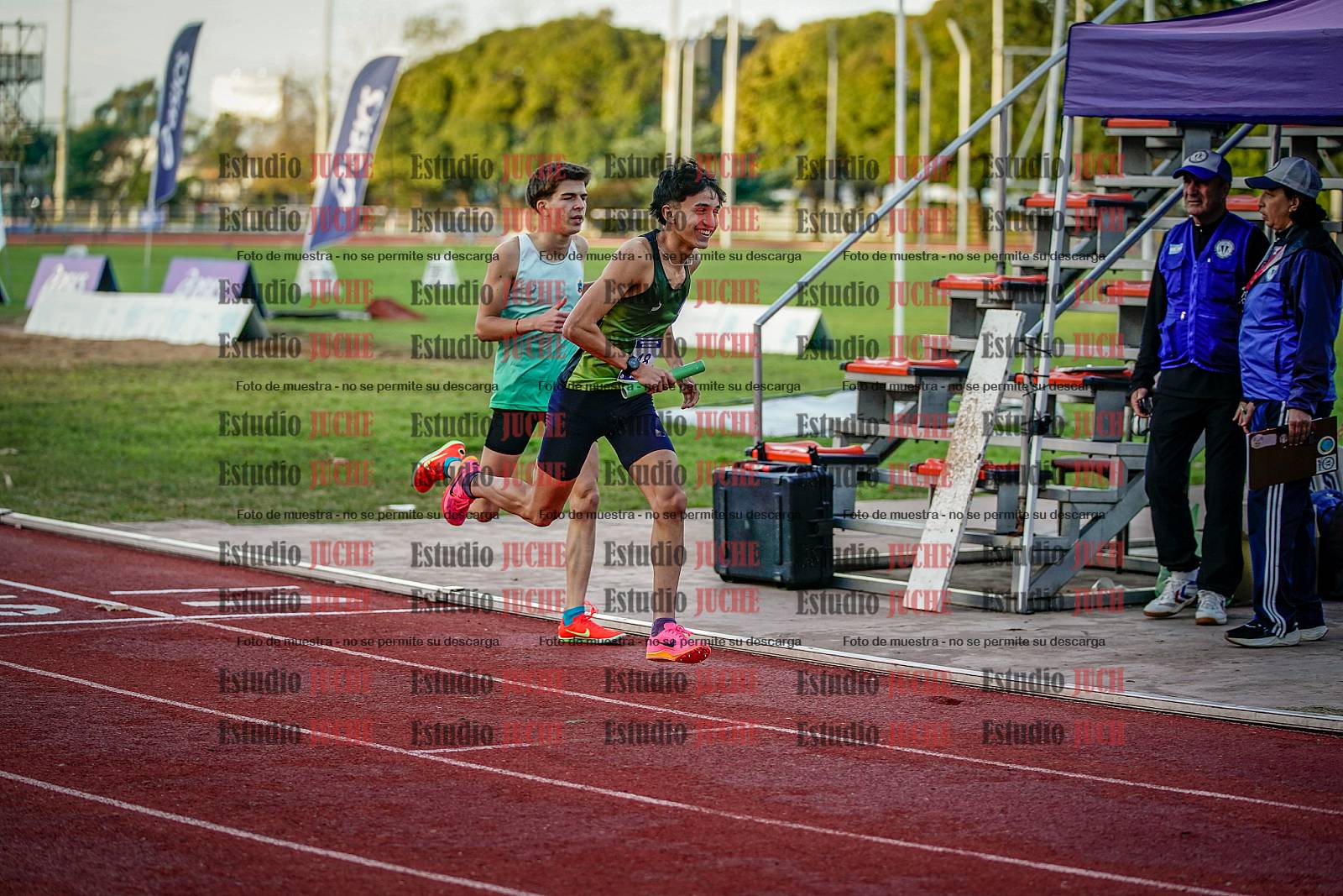 Fotos de las postas 4x400 m de varones