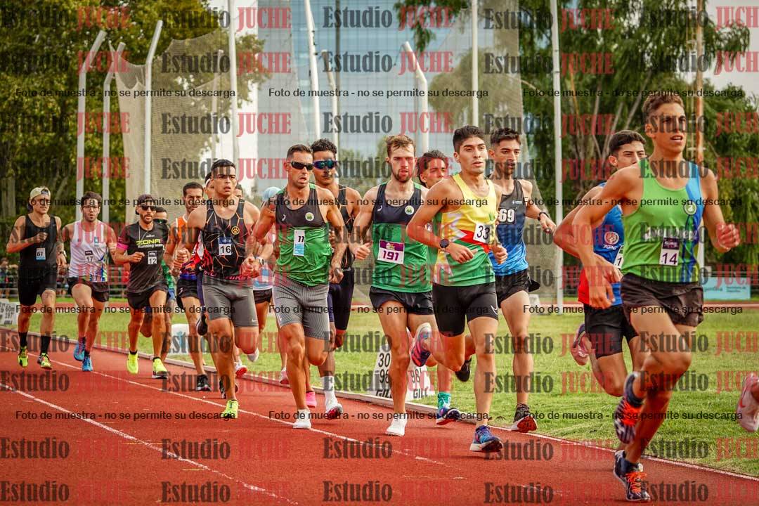 Fotos de los 3000 m llanos de varones