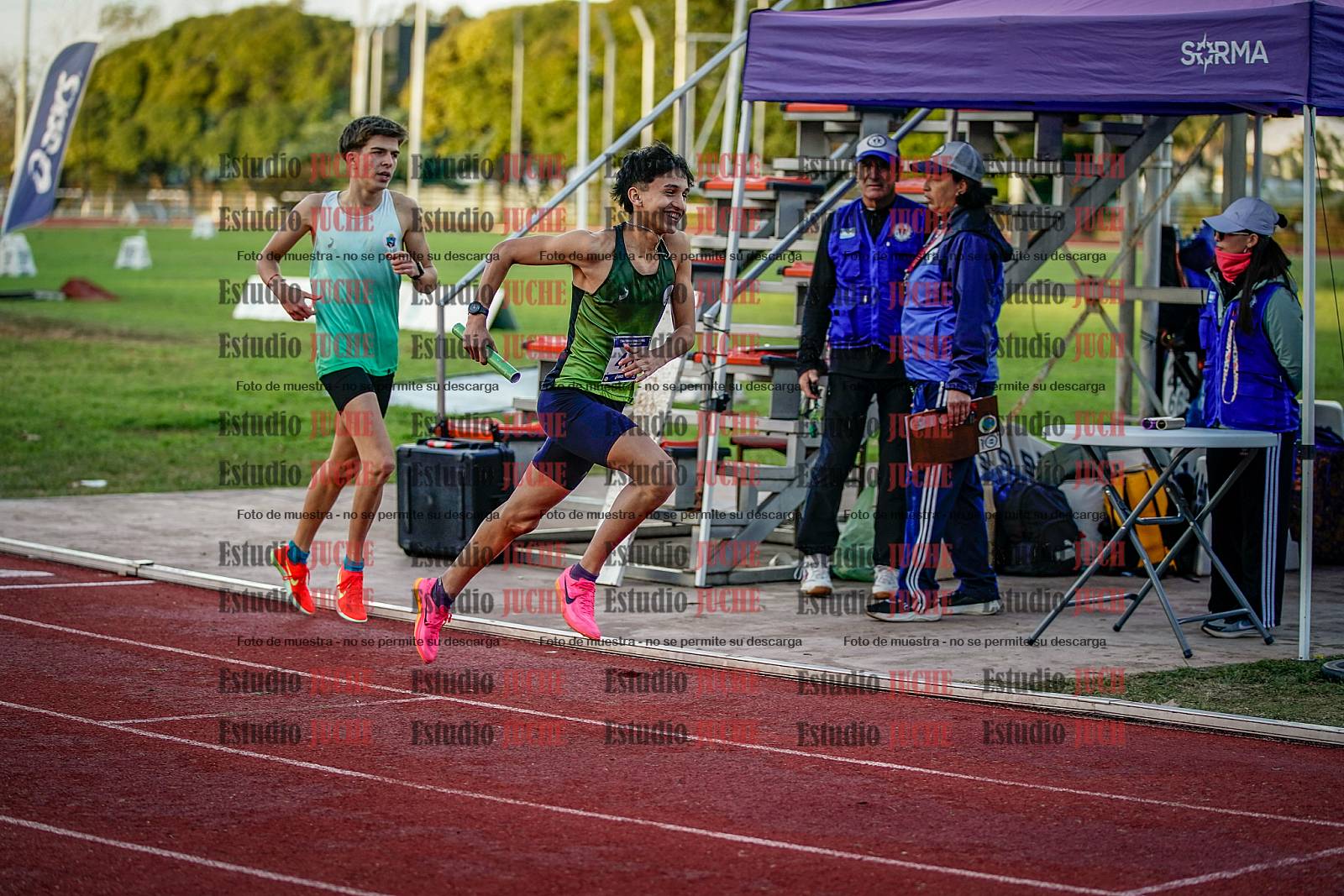 Fotos de las postas 4x400 m de varones