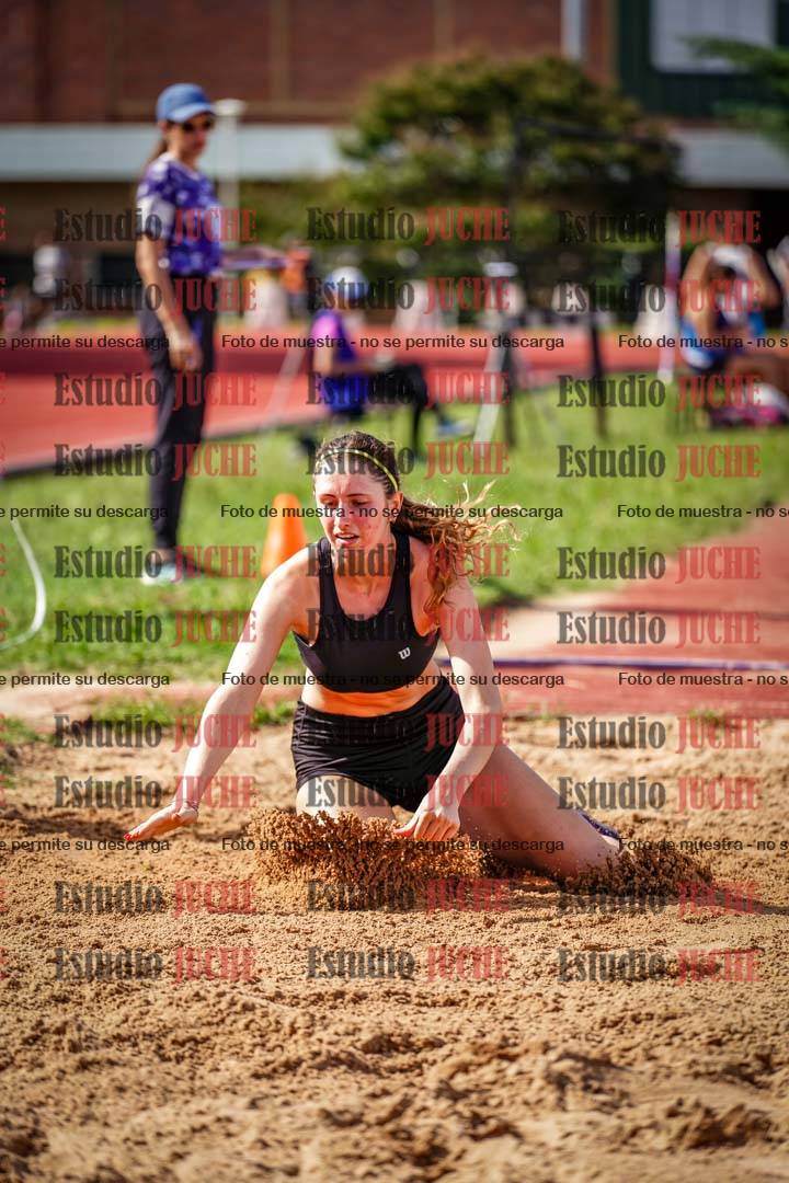 Fotos del salto en largo de mujeres