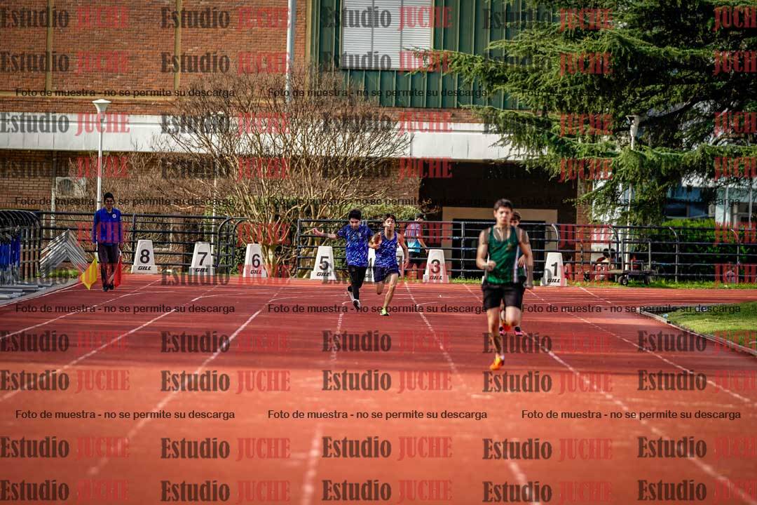 Fotos de las postas 5x80 m llanos de varones