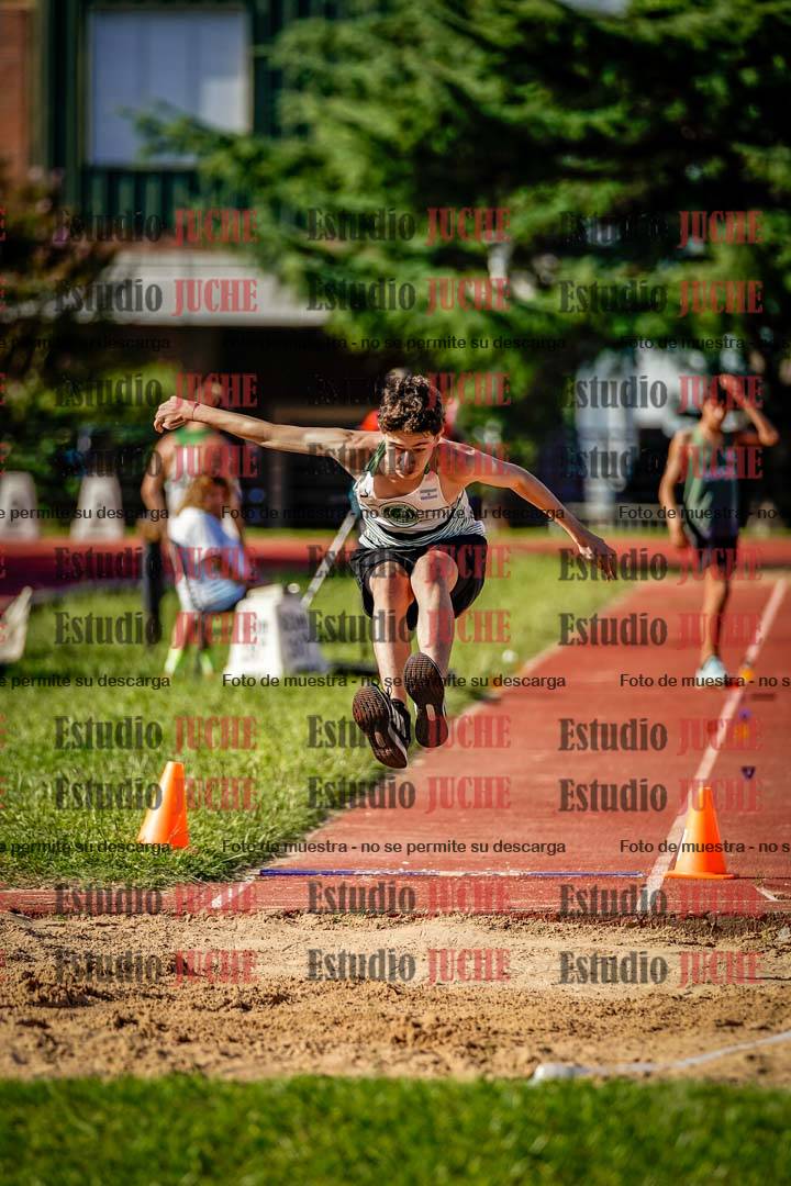 Fotos del salto en largo de varones