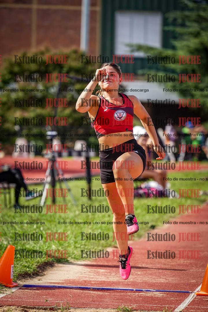 Fotos del salto en largo de mujeres